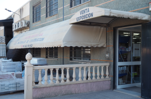 Fachada de la tienda y exposición de Calería Los 9 en la carretera de Algeciras